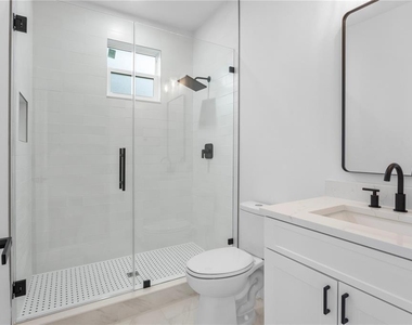 6830 S De Soto Street - Photo Thumbnail 32