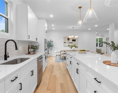 6830 S De Soto Street - Photo Thumbnail 8