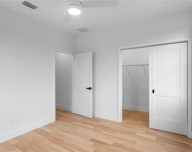 6830 S De Soto Street - Photo Thumbnail 29