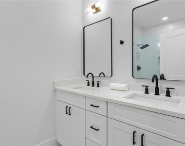 6830 S De Soto Street - Photo Thumbnail 30