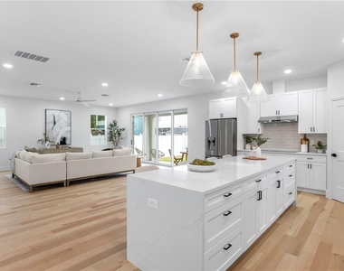 6830 S De Soto Street - Photo Thumbnail 12