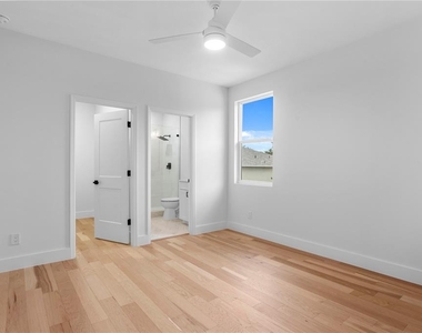 6830 S De Soto Street - Photo Thumbnail 38