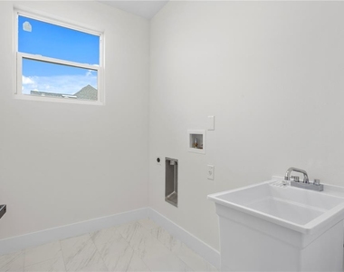 6830 S De Soto Street - Photo Thumbnail 39
