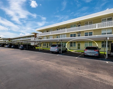 4890 Bay Street Ne - Photo Thumbnail 2