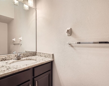 7001 Interbay Boulevard - Photo Thumbnail 16