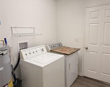 2549 W Castania Drive - Photo Thumbnail 8