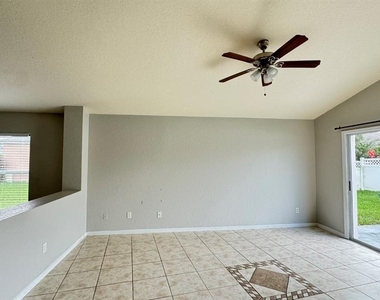 2916 White Cedar Circle - Photo Thumbnail 10
