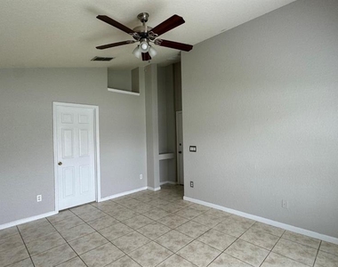 2916 White Cedar Circle - Photo Thumbnail 16