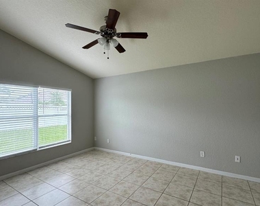2916 White Cedar Circle - Photo Thumbnail 12