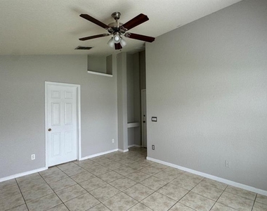 2916 White Cedar Circle - Photo Thumbnail 15