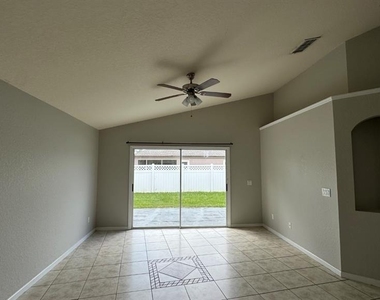 2916 White Cedar Circle - Photo Thumbnail 8