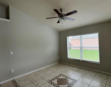 2916 White Cedar Circle - Photo Thumbnail 9