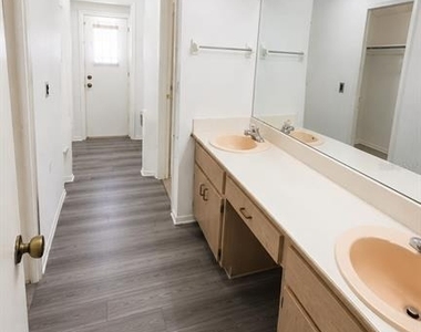 7712 Simon Ridge Court - Photo Thumbnail 6