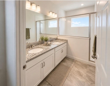 3082 Voyager Avenue - Photo Thumbnail 6