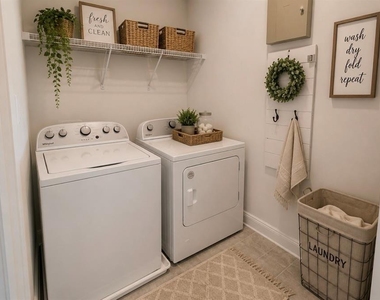 3082 Voyager Avenue - Photo Thumbnail 9