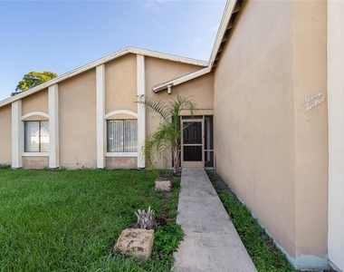 712 E Flag Way - Photo Thumbnail 2