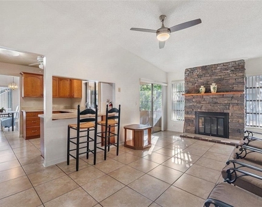 712 E Flag Way - Photo Thumbnail 5