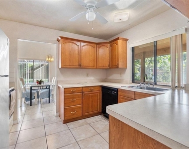 712 E Flag Way - Photo Thumbnail 11