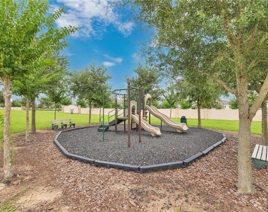 272 Taft Drive - Photo Thumbnail 4