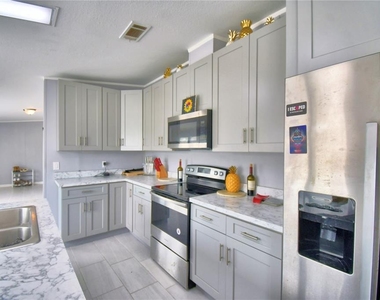 16 E Murphy Street - Photo Thumbnail 2