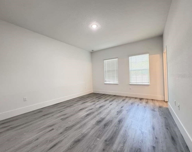 3741 W Forest Drive W - Photo Thumbnail 12