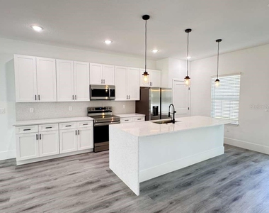 3741 W Forest Drive W - Photo Thumbnail 9