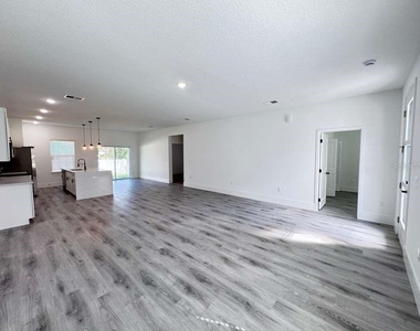 3741 W Forest Drive W - Photo Thumbnail 5
