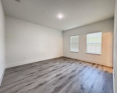3741 W Forest Drive W - Photo Thumbnail 11