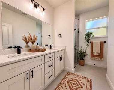 8419 N Saxon Way - Photo Thumbnail 19