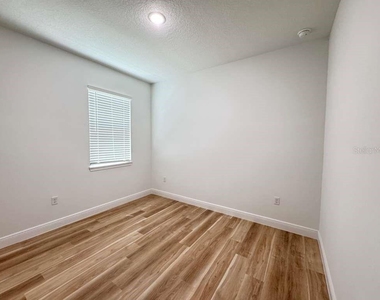 8419 N Saxon Way - Photo Thumbnail 34