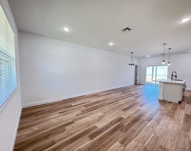 8419 N Saxon Way - Photo Thumbnail 9