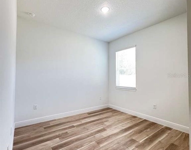 8419 N Saxon Way - Photo Thumbnail 26