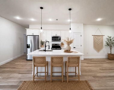 8419 N Saxon Way - Photo Thumbnail 11