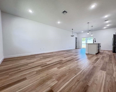 8419 N Saxon Way - Photo Thumbnail 10
