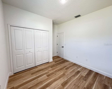 8419 N Saxon Way - Photo Thumbnail 28
