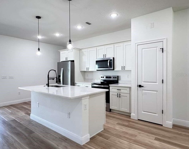 8419 N Saxon Way - Photo Thumbnail 13