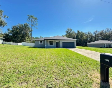 8419 N Saxon Way - Photo Thumbnail 1