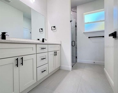 8419 N Saxon Way - Photo Thumbnail 20