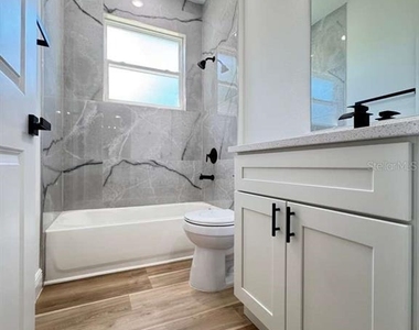 8419 N Saxon Way - Photo Thumbnail 33