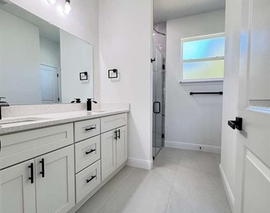 8419 N Saxon Way - Photo Thumbnail 21
