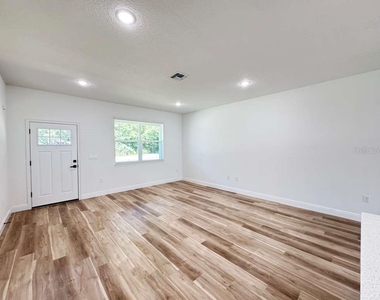 8419 N Saxon Way - Photo Thumbnail 7