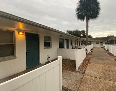 500 75th Avenue N - Photo Thumbnail 2
