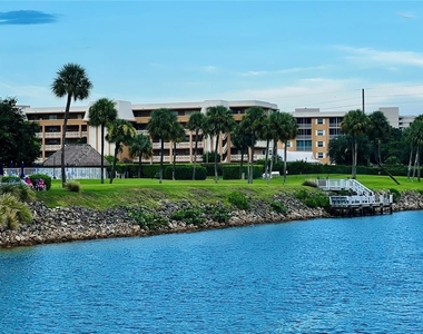 304 Golfview Road - Photo Thumbnail 1