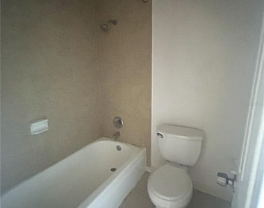 452 Banyon Tree Circle - Photo Thumbnail 8