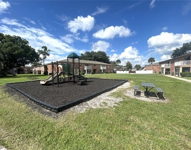 452 Banyon Tree Circle - Photo Thumbnail 15