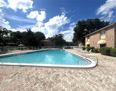 452 Banyon Tree Circle - Photo Thumbnail 14
