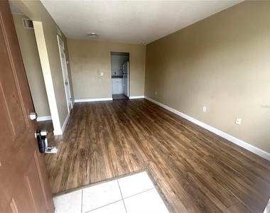 452 Banyon Tree Circle - Photo Thumbnail 4