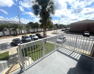 452 Banyon Tree Circle - Photo Thumbnail 3
