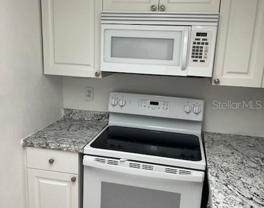 452 Banyon Tree Circle - Photo Thumbnail 3