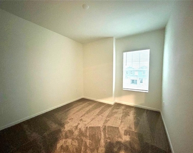 2943 Savoir Avenue - Photo Thumbnail 10